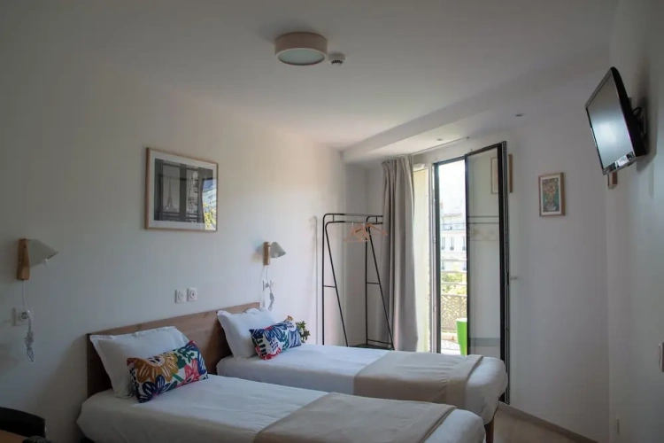 Standard Twin room with balcony