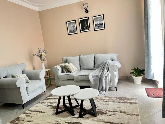 Cozy room with WIFI,parking space close to everything