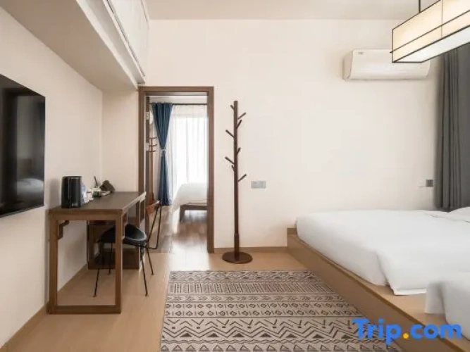 2 Bedrooms Suite with balcony and with mountain view