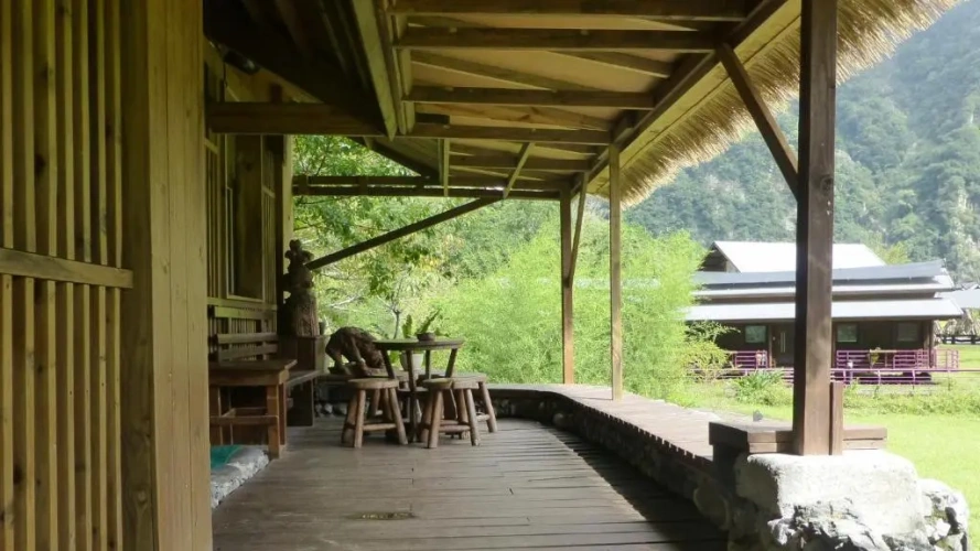 Standard room with mountain view