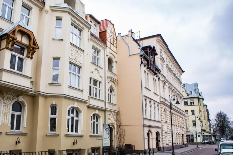 Gold Apartment