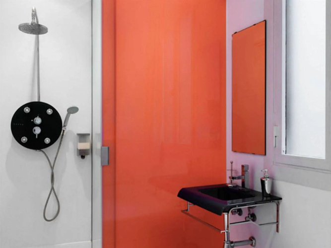 Chic & Basic Tallers Hostal