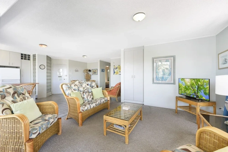 2 Bedrooms Apartment