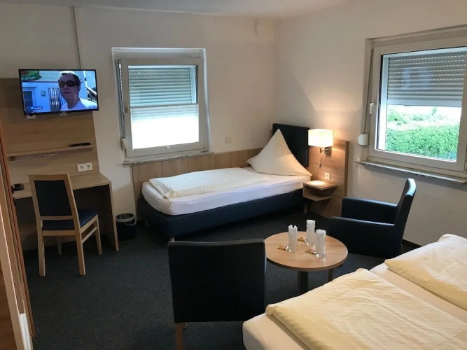 Standard Triple room with courtyard view