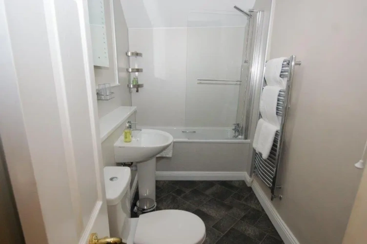 Standard Twin room with garden view