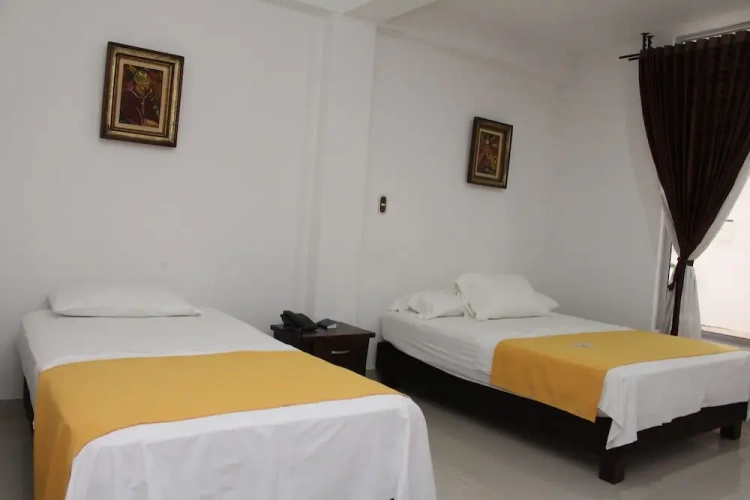 Standard Twin room with pool view