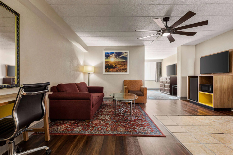 Days Hotel by Wyndham Allentown Airport / Lehigh Valley photo 12