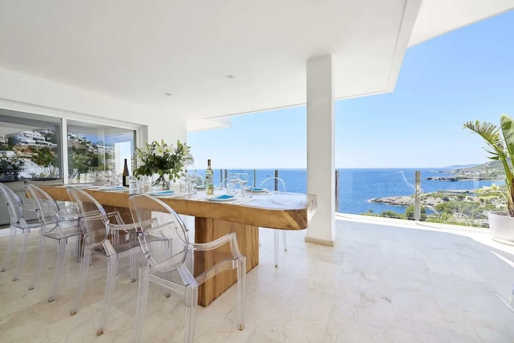 4 Bedrooms Luxury Villa with balcony