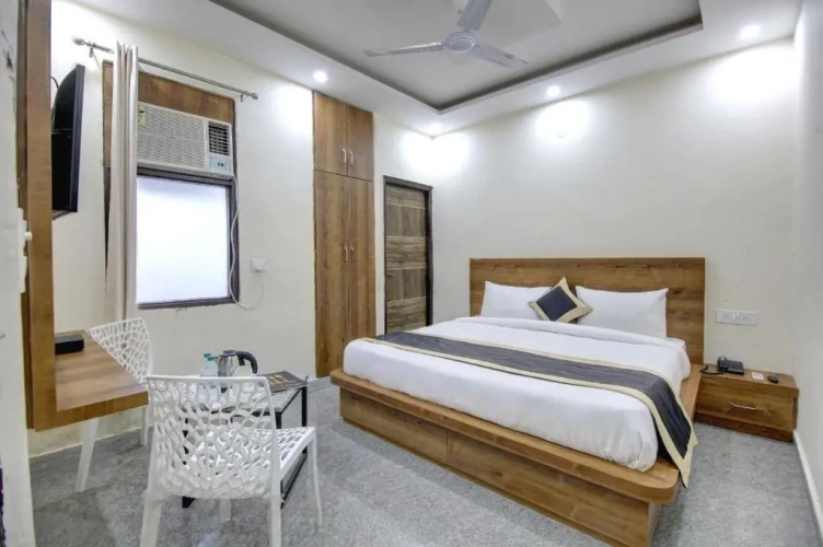Deluxe Double room with city view