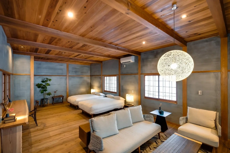 Grand room
