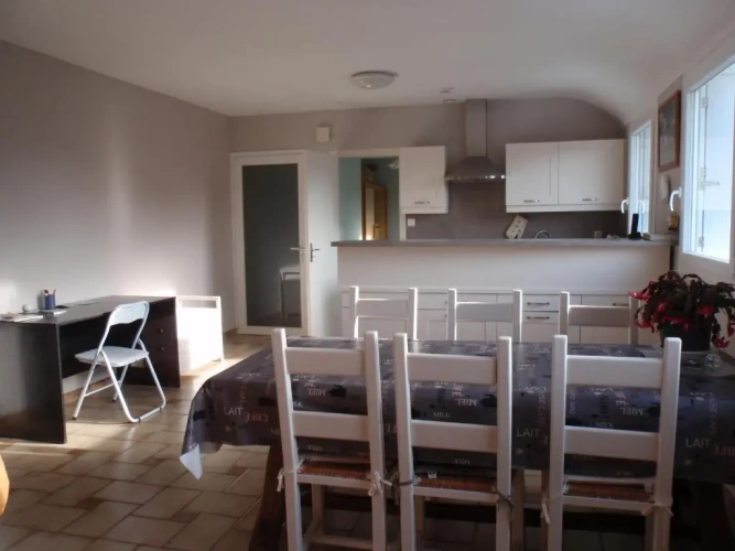 3 Bedrooms Apartment