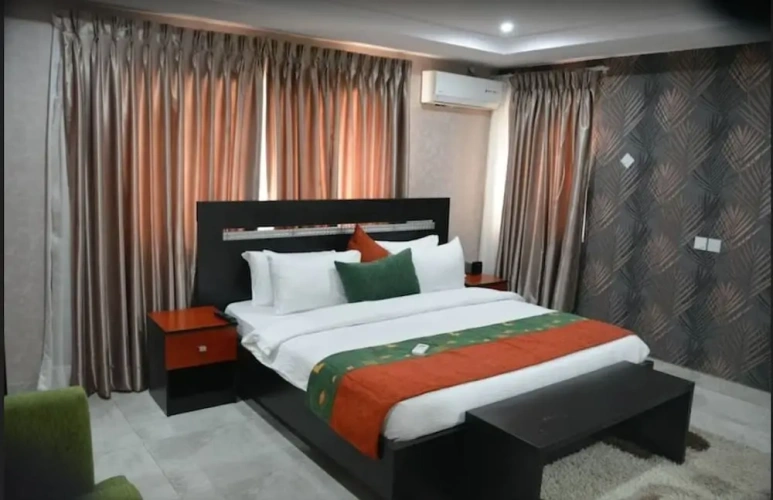 2 Bedrooms Quadruple Apartment