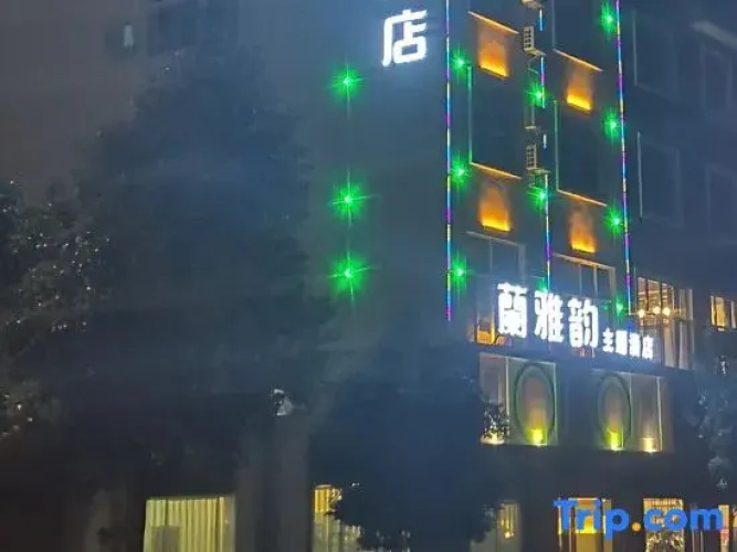 Qujing Lanyayun Theme Hotel