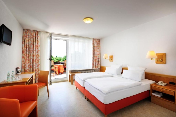Standard Twin room with balcony