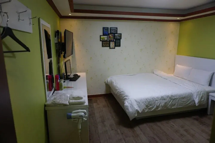 Grim Hotel