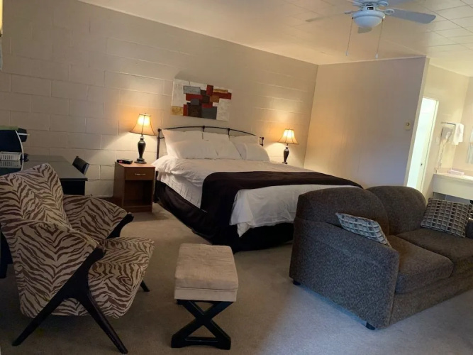 Dauphin Inn Express