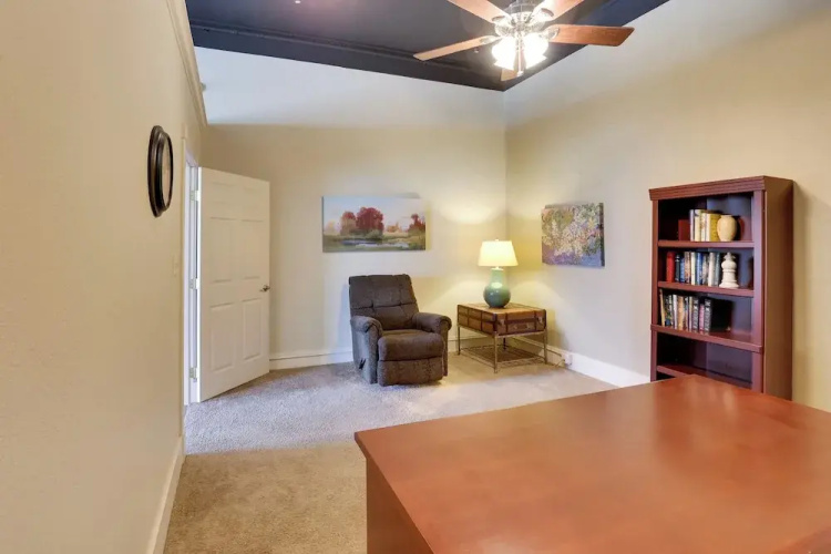 Steps to Restaurants & Shops! Dtwn Marshall Apt