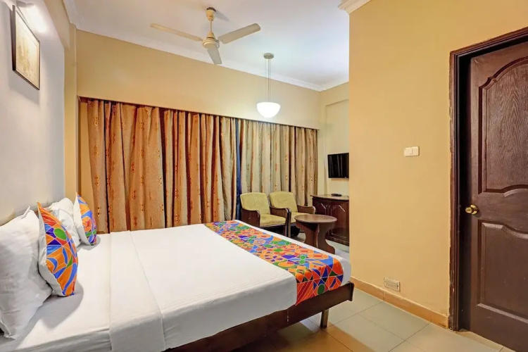 Fabhotel The Royal Plaza