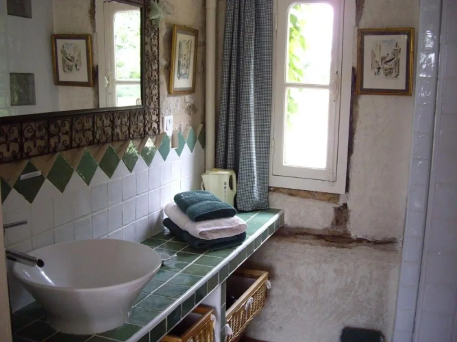 5 Bedrooms Cottage