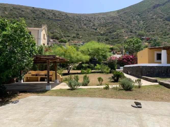 2 Bedrooms Cottage