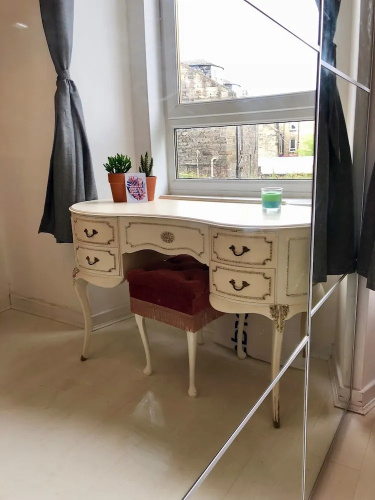 2 Bedroom Flat Near Leith