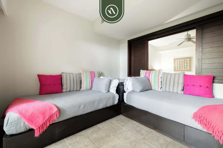 3BR Condo in the Krystal Grand Hotel - Beach