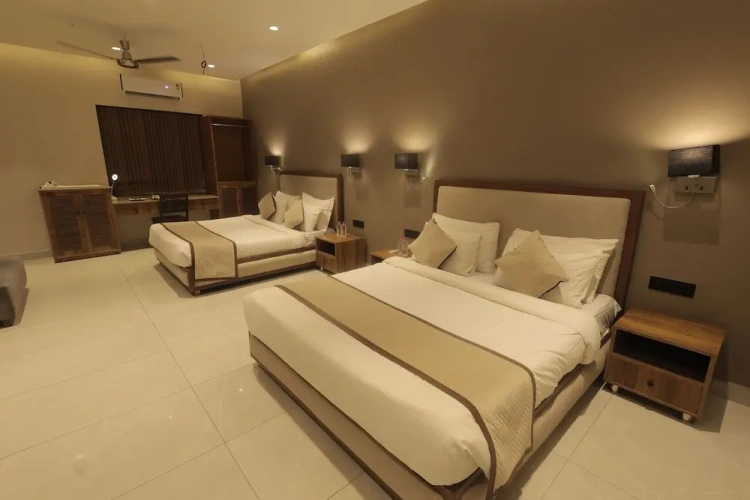 Standard Family room with garden view