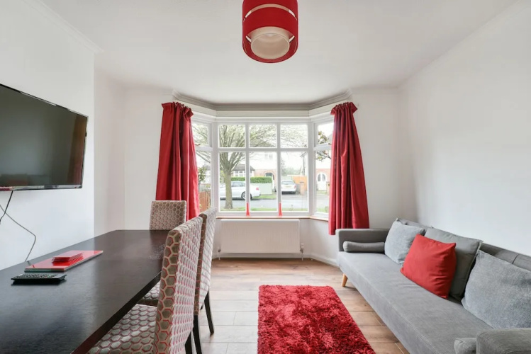 Dirac Lodge 4-bedroom House