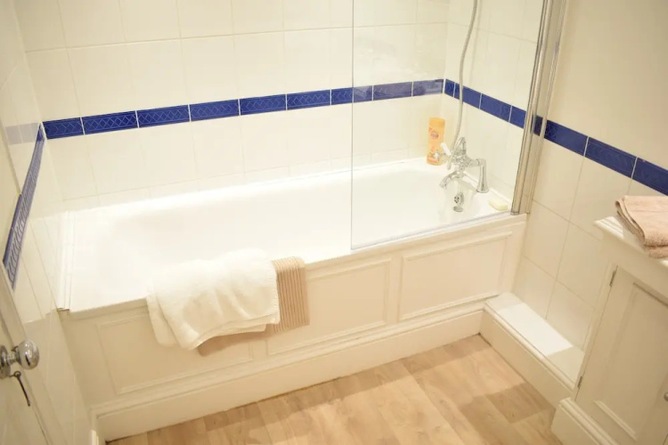 2 Bedroom Flat in Battersea Sleeps 4