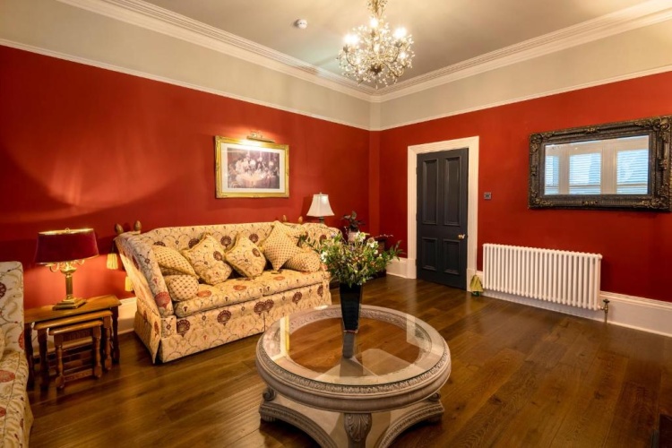 6 Bedrooms Cottage