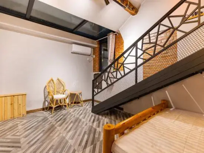Guest Chain No.1 Courtyard