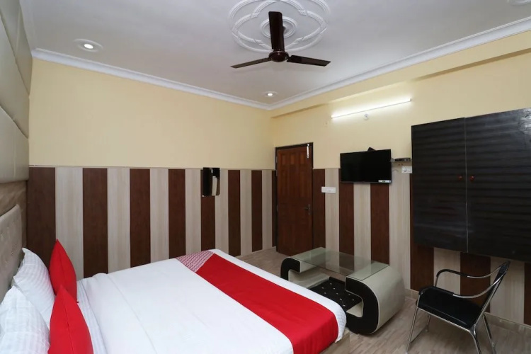 OYO 23206 Hotel Sky View