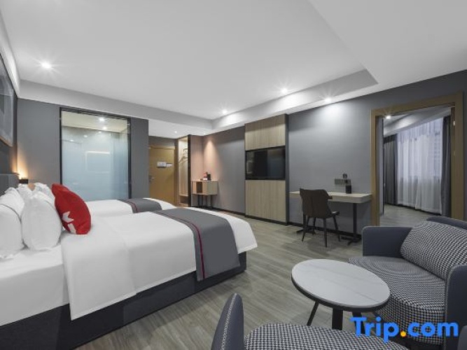 Deluxe Twin Family room