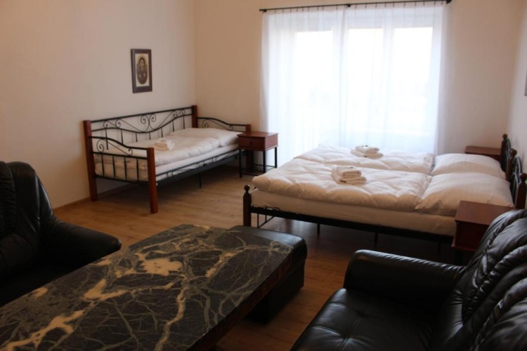 Standard Triple room