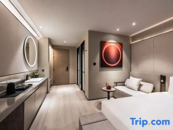 Standard Double room with street view