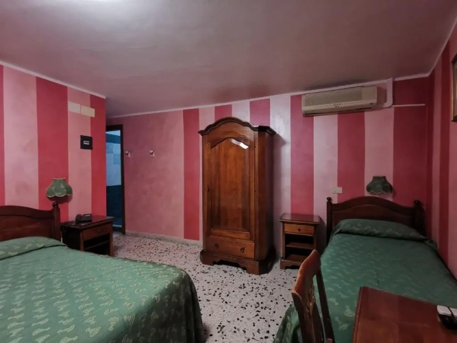 Standard Triple room