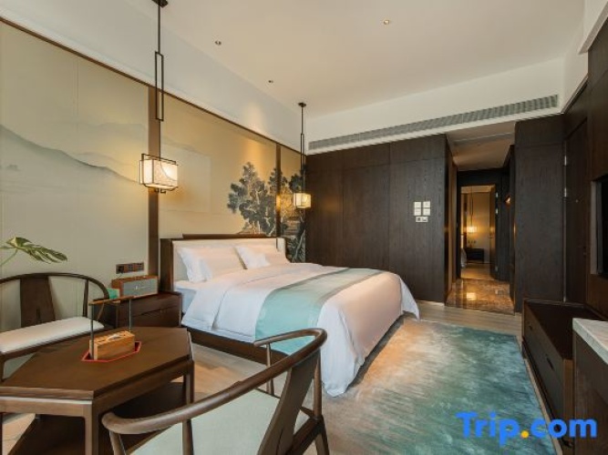 2 Bedrooms Standard Family room