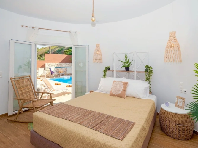 6 Bedrooms Villa beachfront