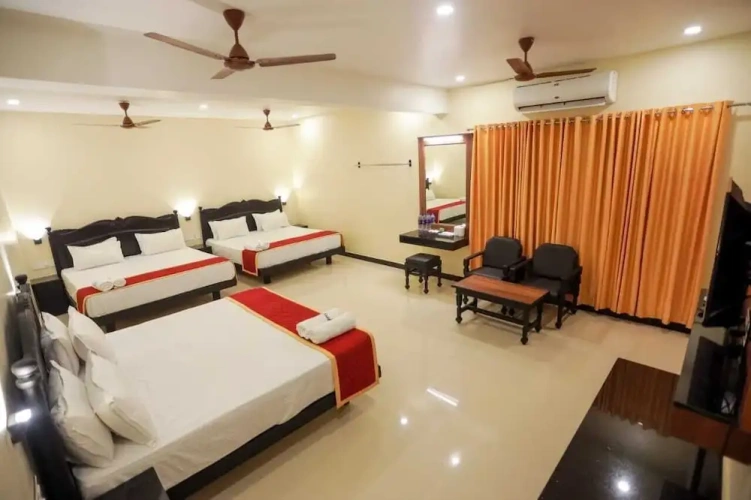 Deluxe Sextuple Family room