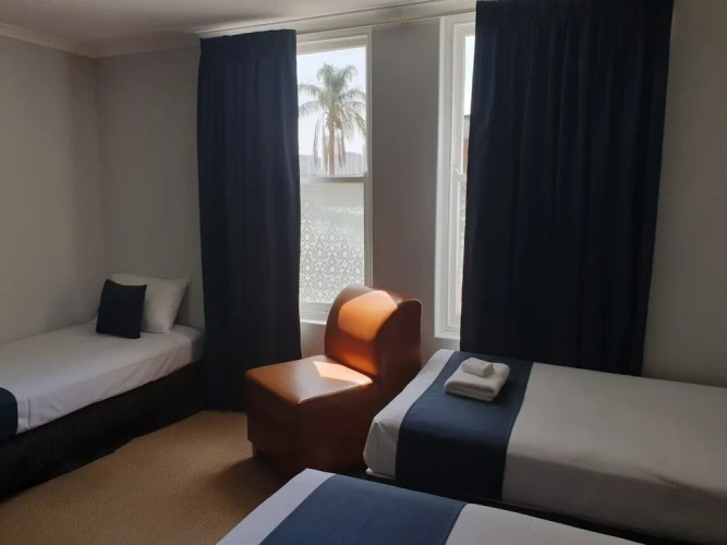Standard Triple room