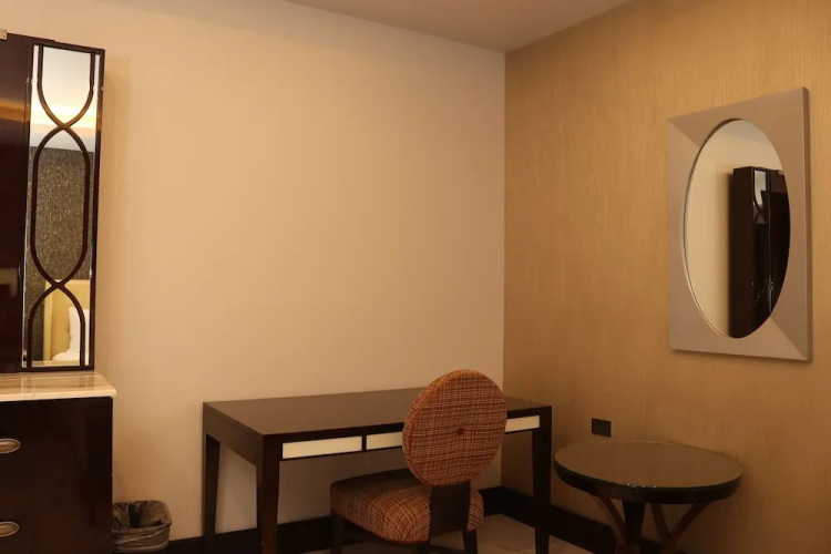 Hotel West Plaza