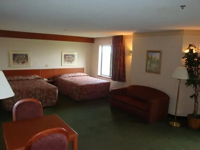 Syracuse Inn & Suites