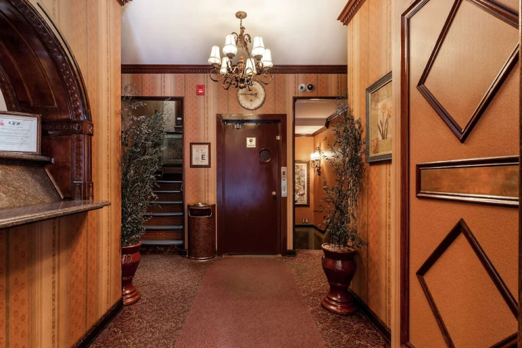 Hotel 17
