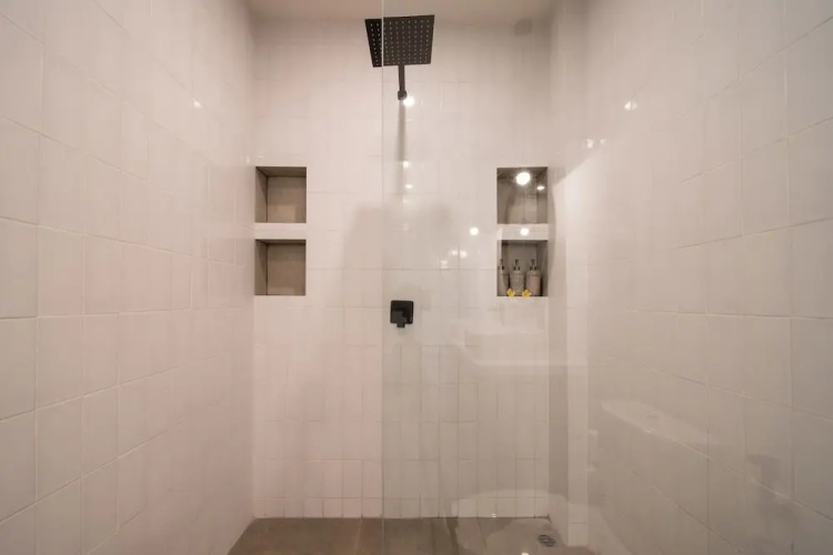 4BR Luxury Modern Contemporary Villa in Canggu