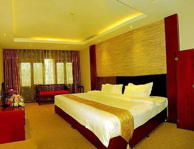 Lingxiu Impression Hotel (Emei Baoguoguo Temple)