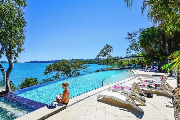 Edge 18 Waterfront Luxury