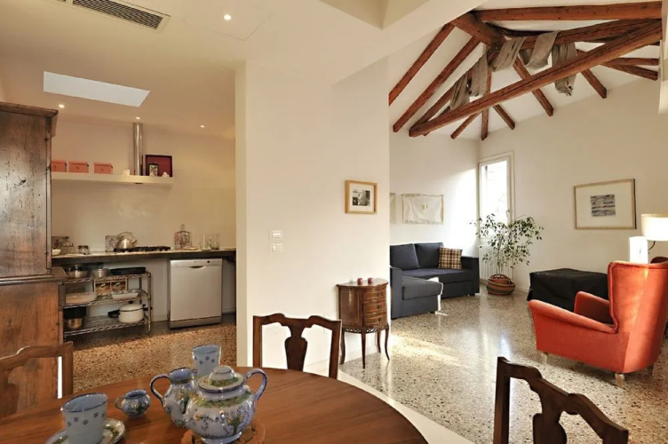 Venice Rialto Apartment With Balcony
