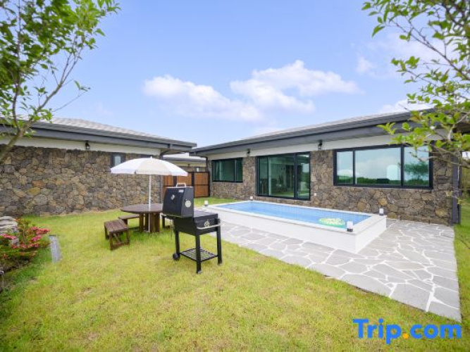Kimnyeongdoldam private pool villa
