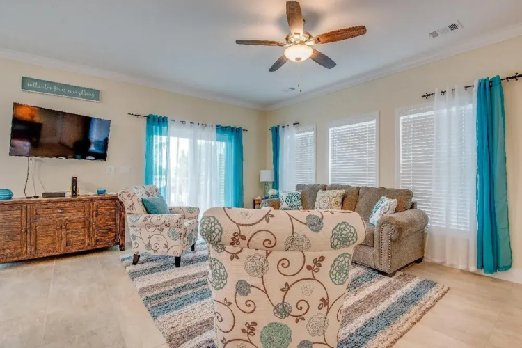 2 Beautiful 4 Bed 3 Bath Pool Home w Free Dock