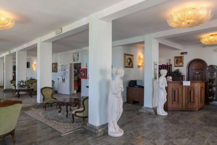Dea Hotel